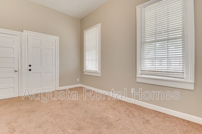 Building Photo - 515 3rd St