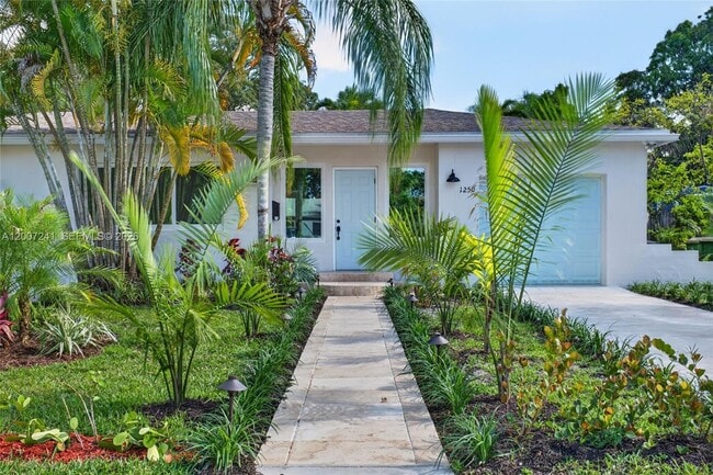 Building Photo - 1250 NE 133rd St