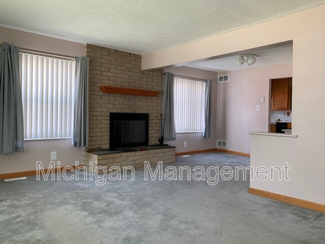 Building Photo - 7428 Deering St