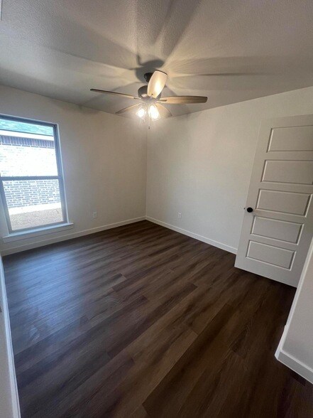 Building Photo - 3111 140th St