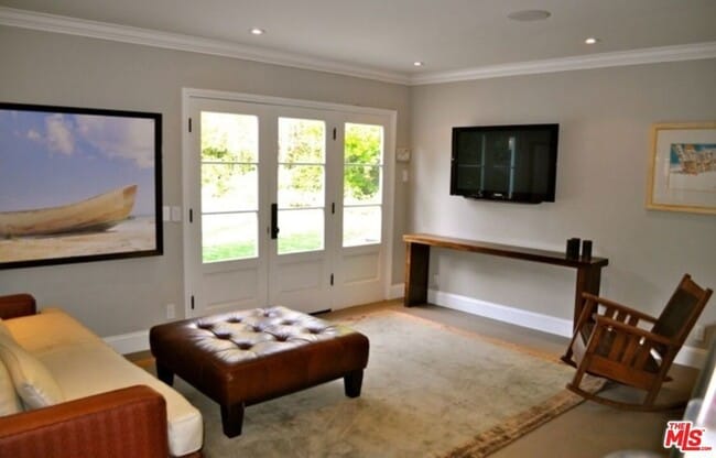 Building Photo - 10253 Valley Spring Ln