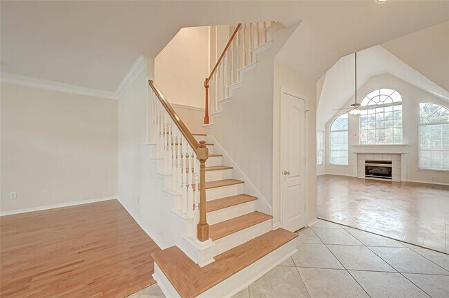 Building Photo - 910 Chinni Ct