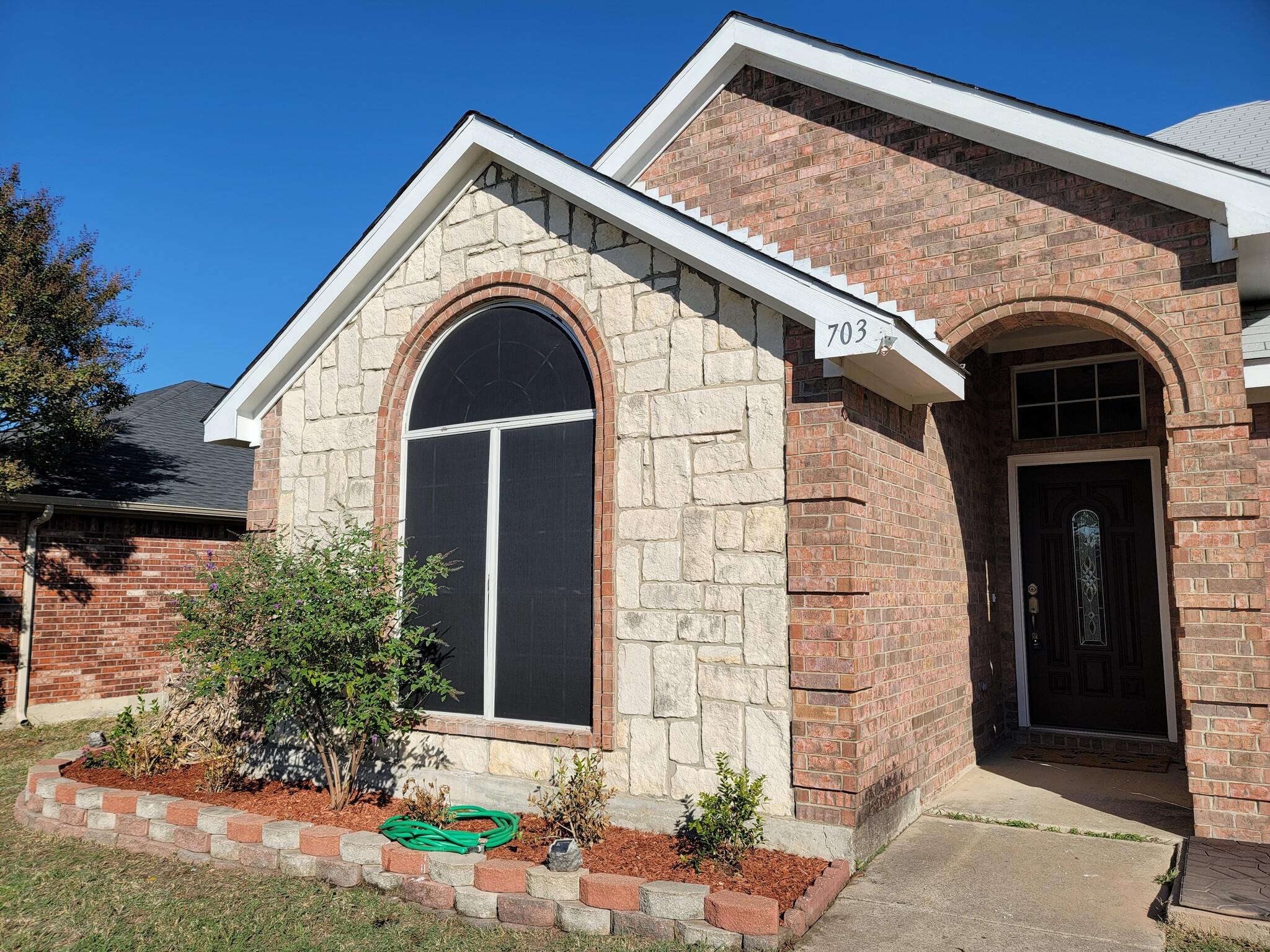 Building Photo - 703 Flagstone Way