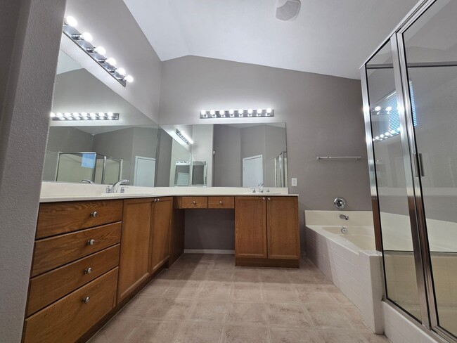 Building Photo - Beautiful 3 Bedroom Home located within North Las Vegas Manicured HOA - $1895 off Feb 2026 - Ask ...