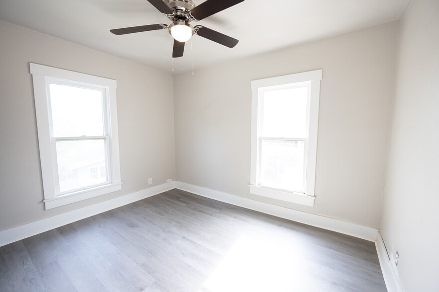 Building Photo - 413 E Hazel Ave