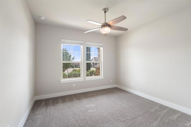 Building Photo - 336 Saturnia Dr