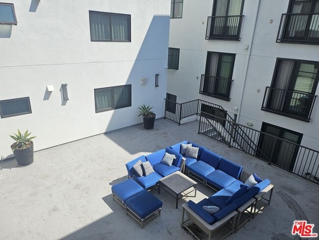Building Photo - 853 S Lucerne Blvd