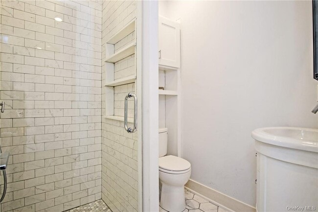 Building Photo - 266 Mamaroneck Ave