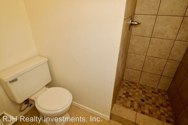 Building Photo - 901-903 Acacia Cir