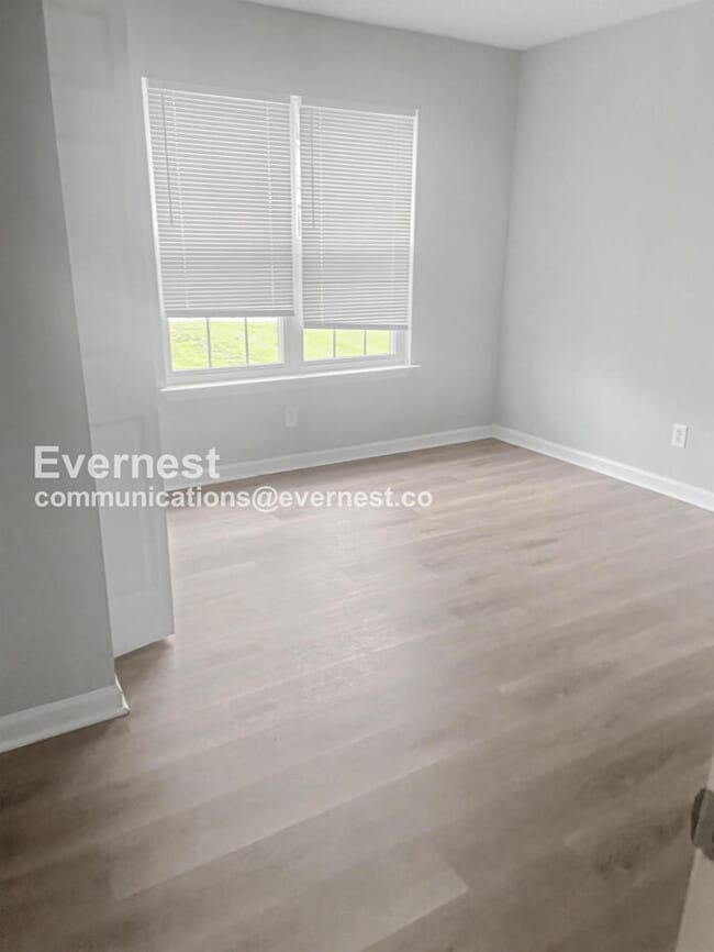 Building Photo - 3 Bed, 2 Bath Home with Off-Street Parking / Pet-Friendly / Vouchers Accepted / Available Now!