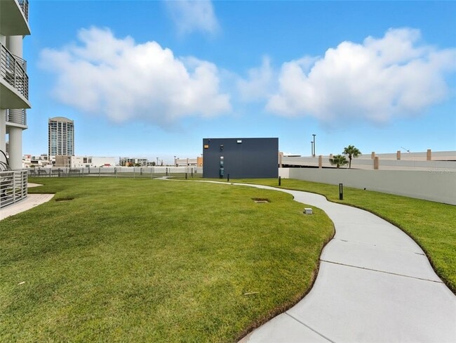 Building Photo - 1209 E Cumberland Ave