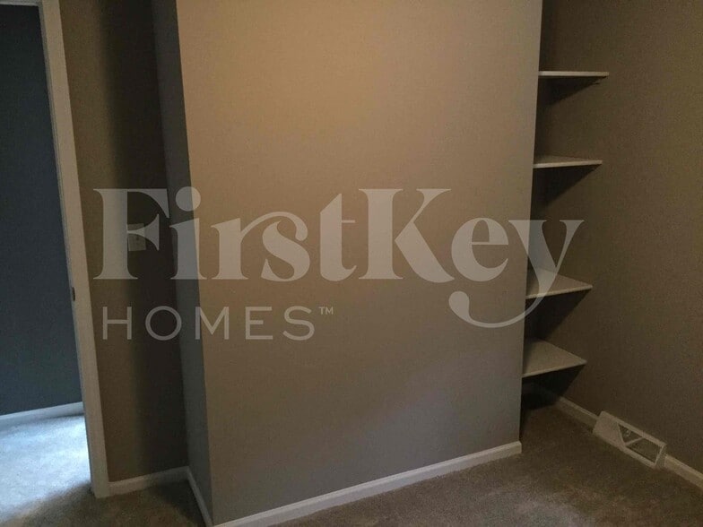 Building Photo - 1904 Wornall Rd