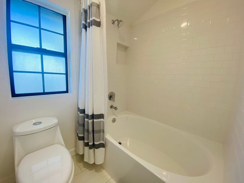 Building Photo - 293 Ohio St