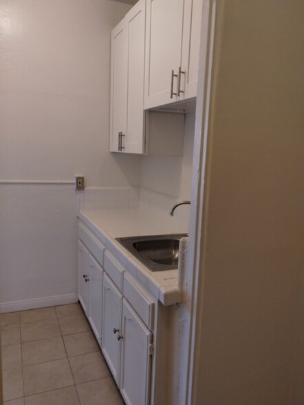 Building Photo - 901 S Kingsley Dr