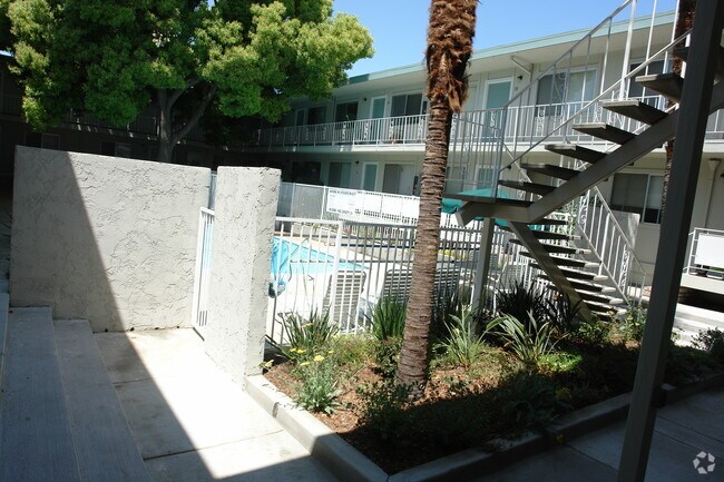 Building Photo - Greentree Apartments
