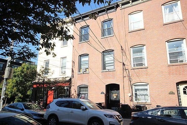 Building Photo - 164 5th St