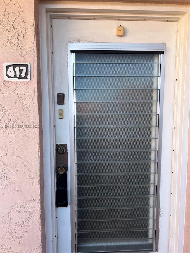 Building Photo - 2851 Somerset Dr