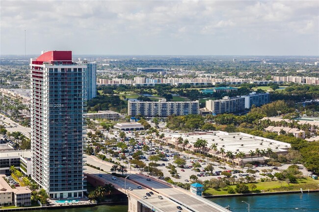 Building Photo - 1830 S Ocean Dr