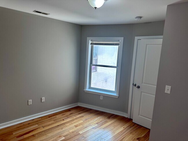 Building Photo - 4444 Cresson St