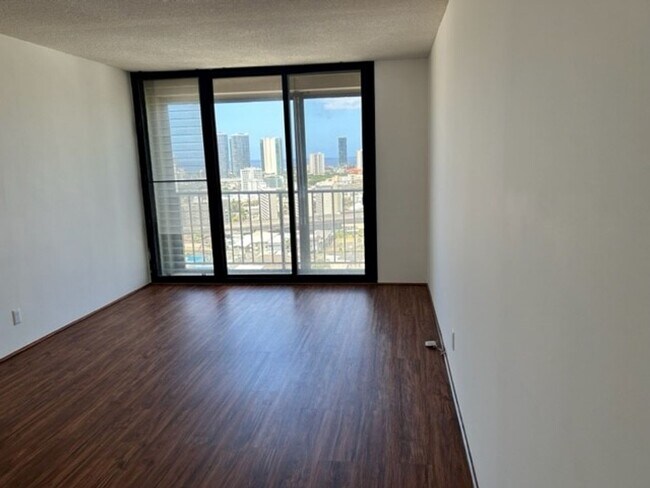 Building Photo - Updated 1-BR, 1-BA with 1-parking
