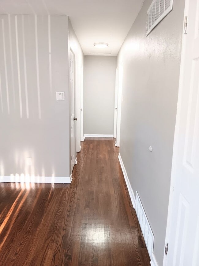 Building Photo - Just Listed! Updated Home – Move-In Ready