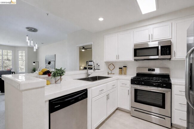 Building Photo - 200 Caldecott Ln