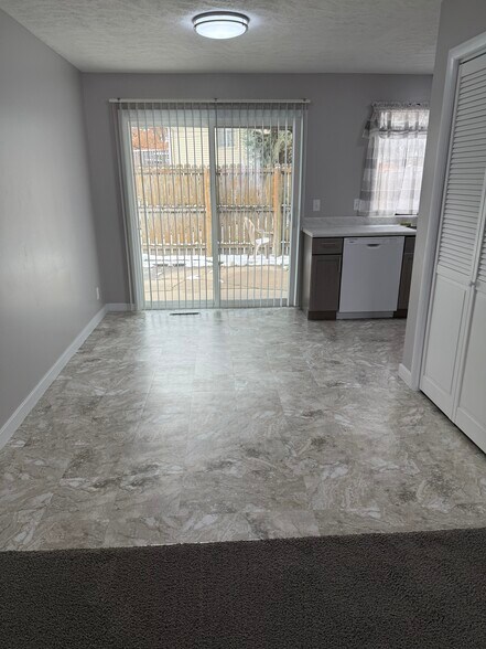 Dining - 4811 S 45th St