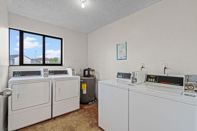 Building Photo - 510 W Park Dr