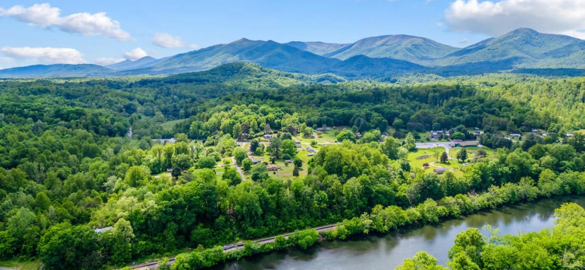 In blue ridge moutains - 1100 Rice Ln