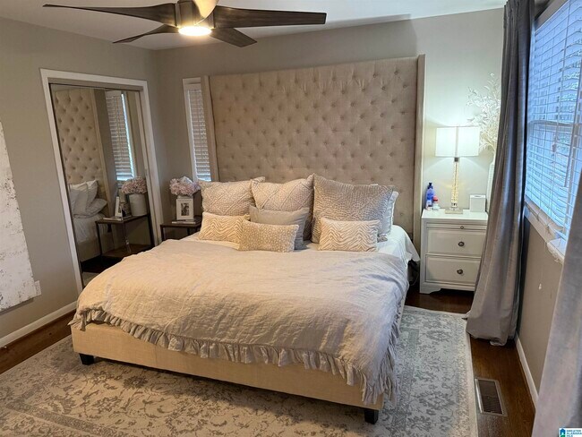 Building Photo - 3153 Woodhaven Dr