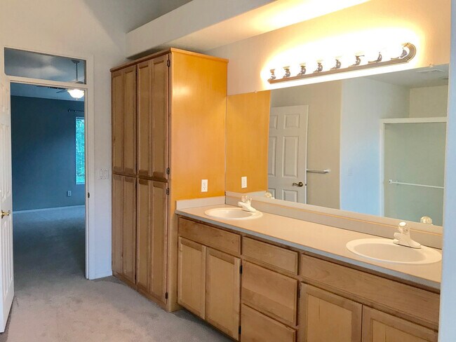 Building Photo - Two Story Traditional Backs to Green space- Back on the market!