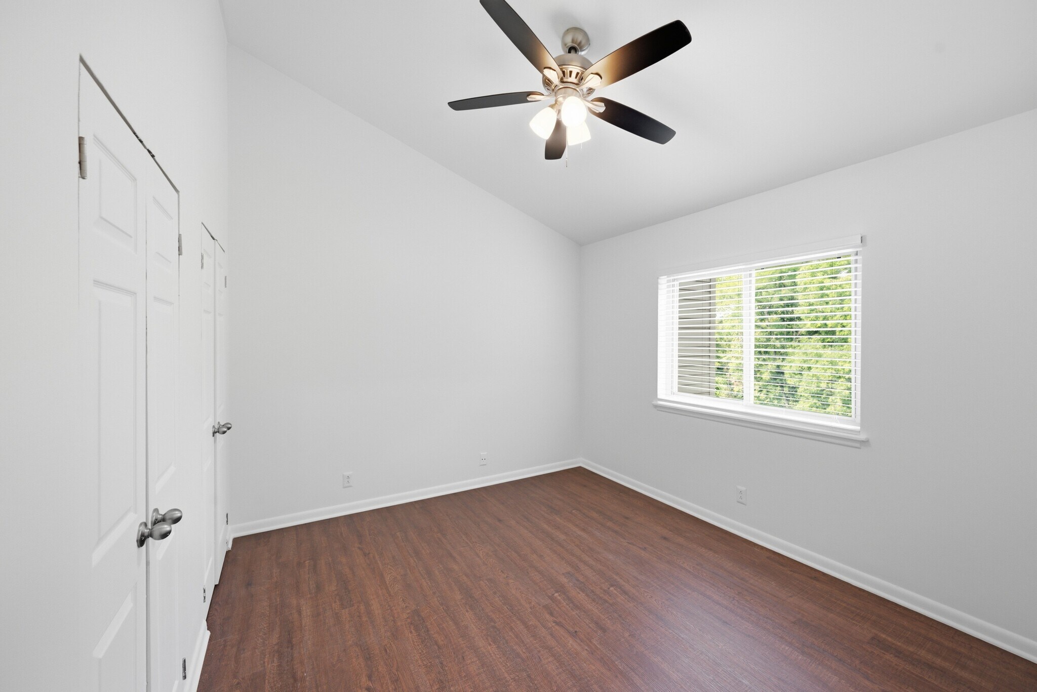 Front bedroom - 254 Summit Ridge Dr