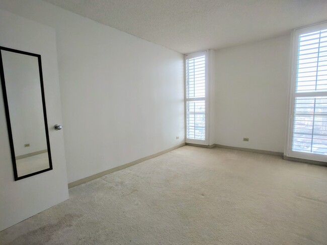 Building Photo - Partly Furnished Pet Friendly 1-bedroom 1-...