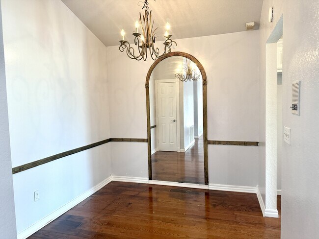 Building Photo - 427 N Rockford Pl