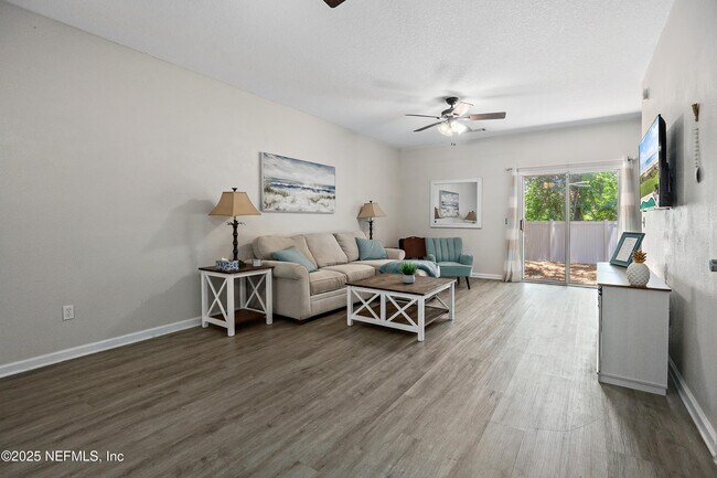 Building Photo - 677 Scrub Jay Dr