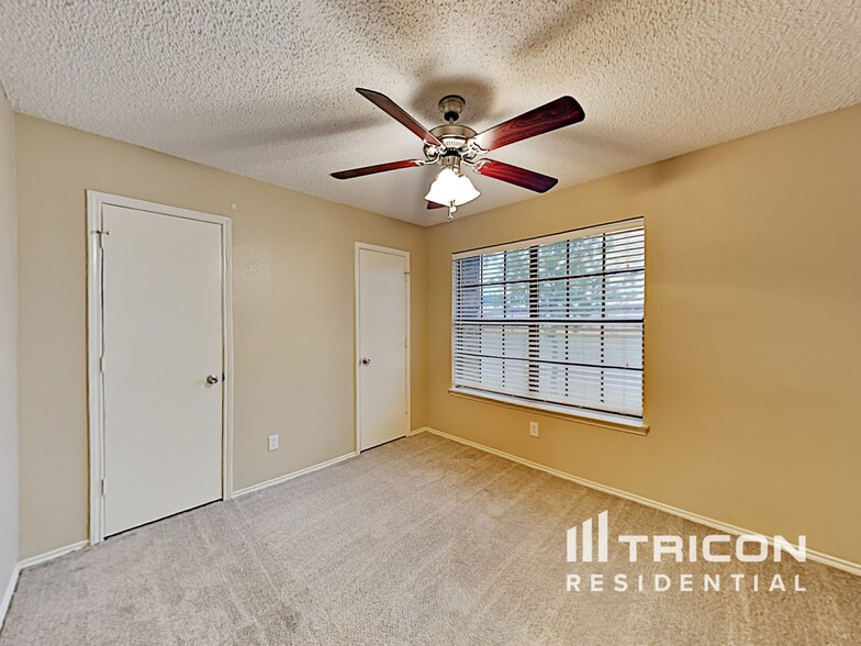 Building Photo - 520 Angelina Dr