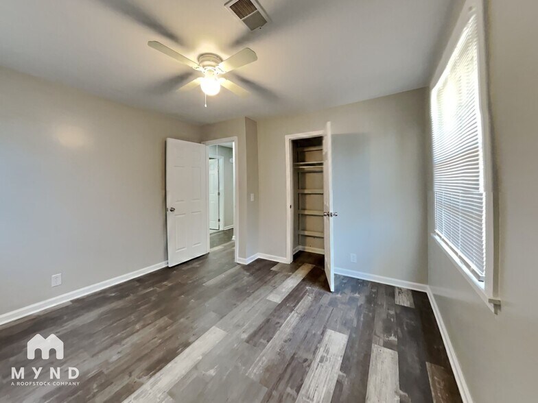 Building Photo - 3835 Valley Ridge Dr