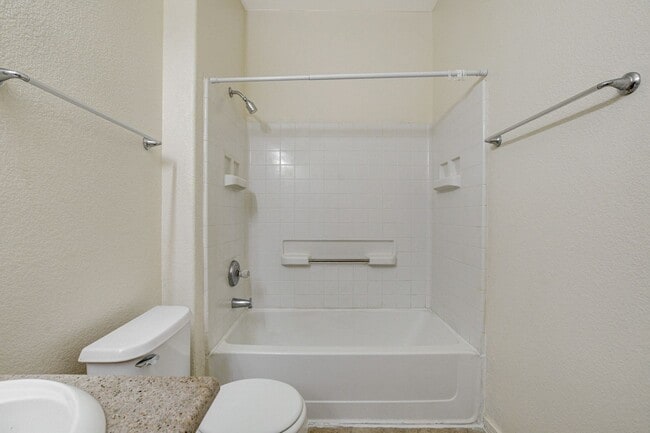 Building Photo - Beautiful 2 Bedroom 2 Full Bath Condo