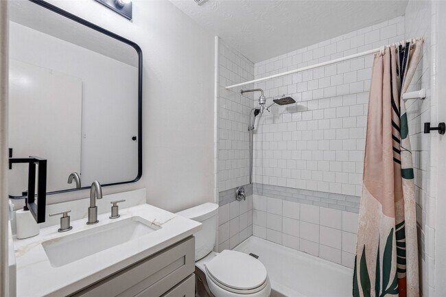 Building Photo - 16406 Cypress Valley Dr