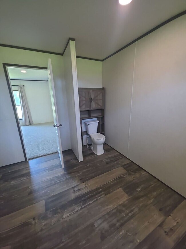Building Photo - Spacious 4-Bedroom Home on 1 Acre in Peaceful Rickman Setting