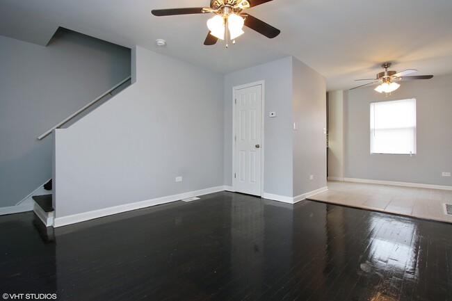 Building Photo - MUST SEE!!!