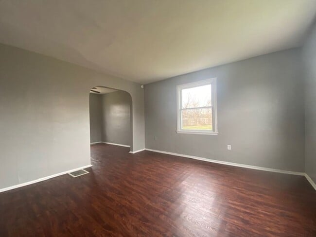 Building Photo - Welcome to this charming two-bedroom, one-bathroom double in the heart of Springfield, OH+