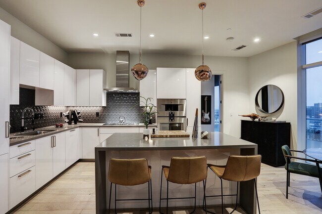 Building Photo - 4521 San Felipe St