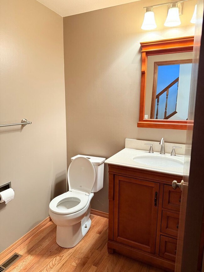 Building Photo - Elegant Bellevue Home for rent