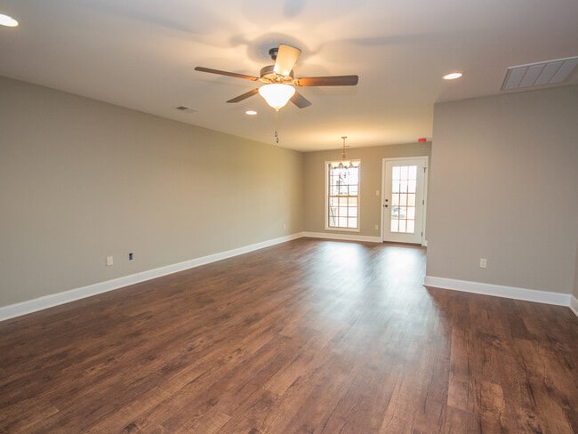 Building Photo - 25260 Everblake Dr