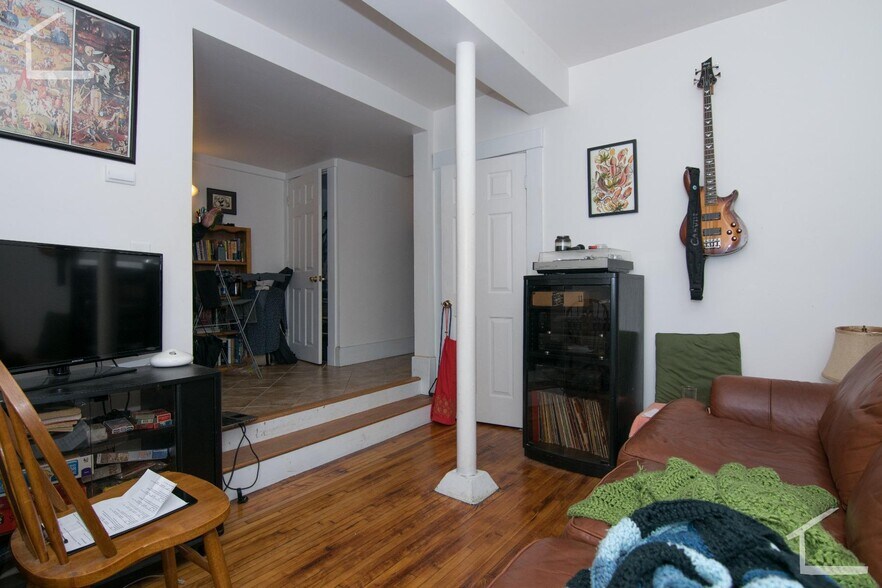 Building Photo - 8 Saint Lukes Rd