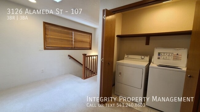 Building Photo - 3126 Alameda St