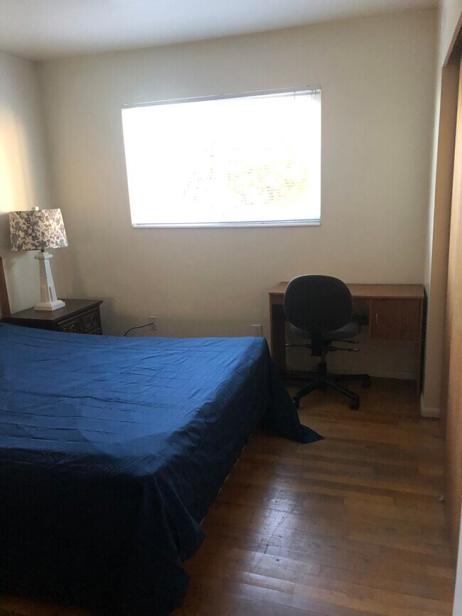Building Photo - 828 E 200 S