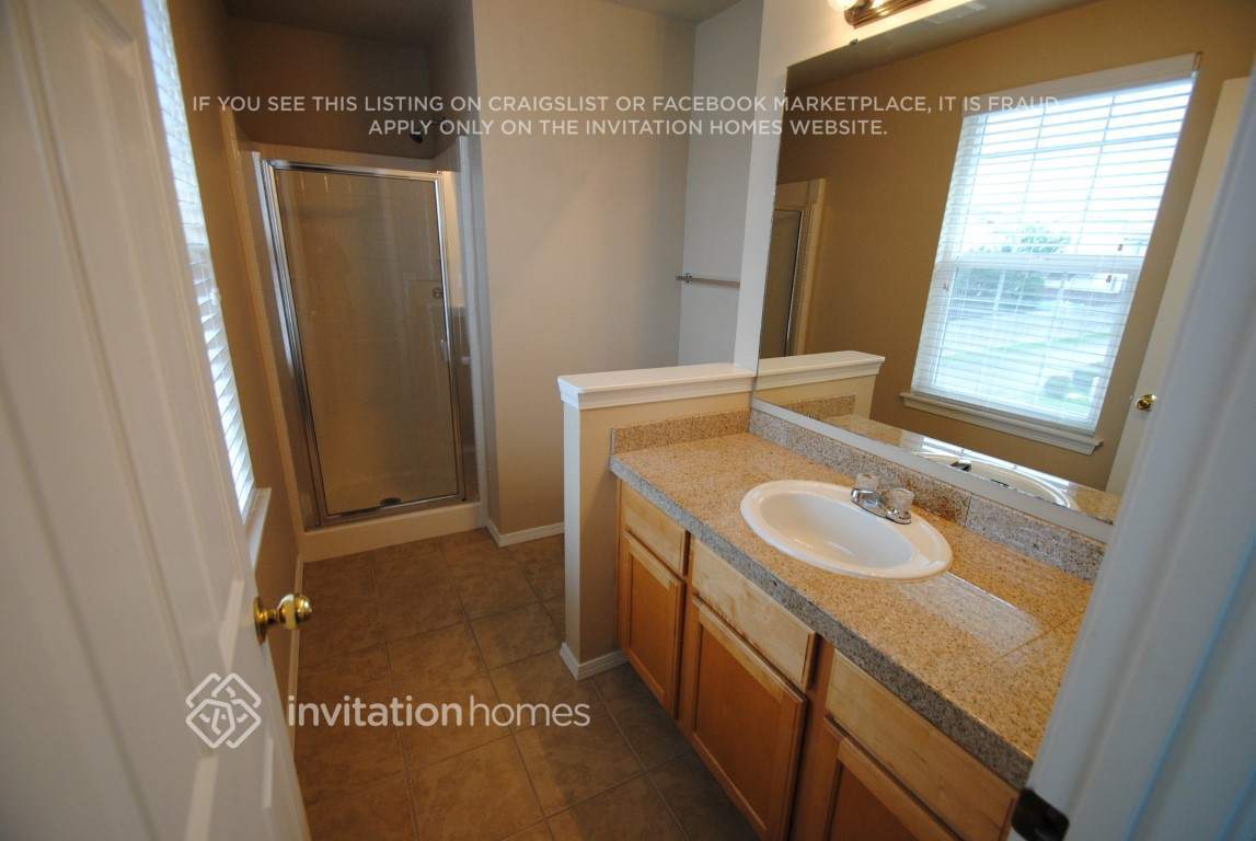 Building Photo - 16084 Rose Ln SE