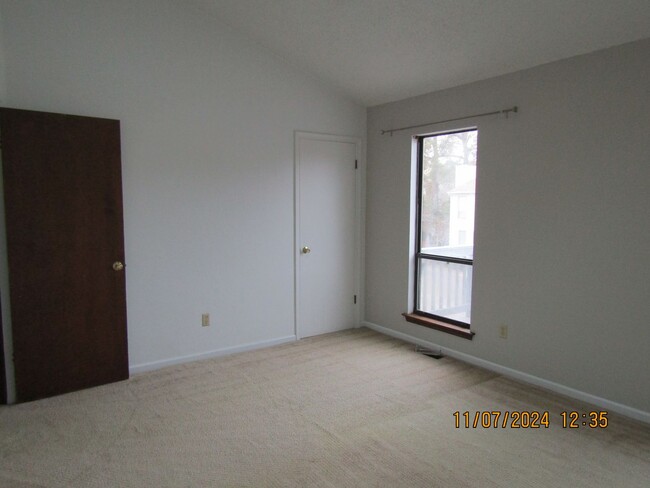 Building Photo - 2 BED / 1.5 BATH CONDO